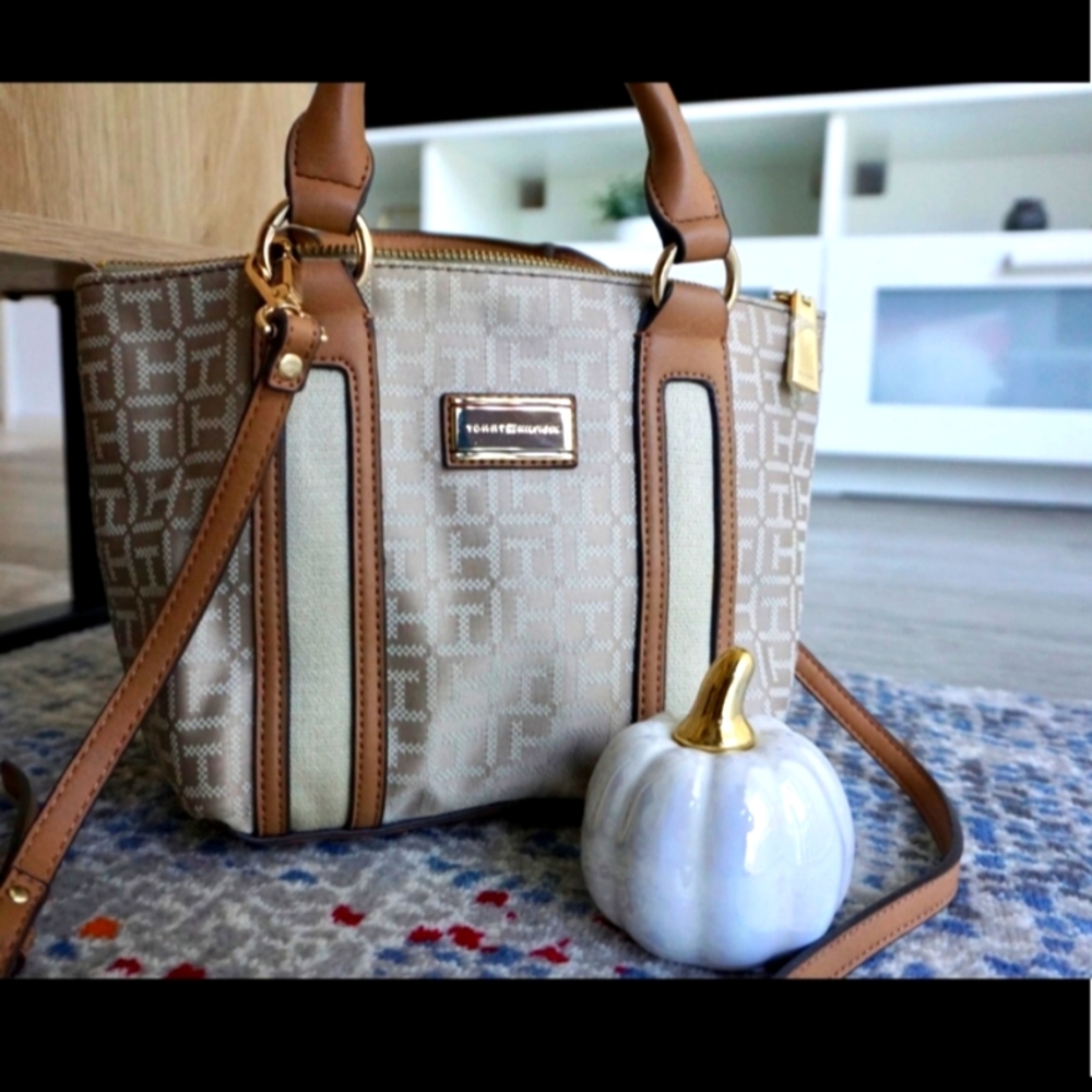 NWT Tommy Hilfiger Crossbody mini bag
